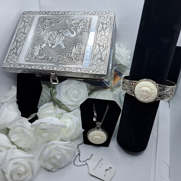 Bali Goddess Carved Cuff Bracelet and Pendant Sterling Silver with Jewelry box - Picture 2 of 13